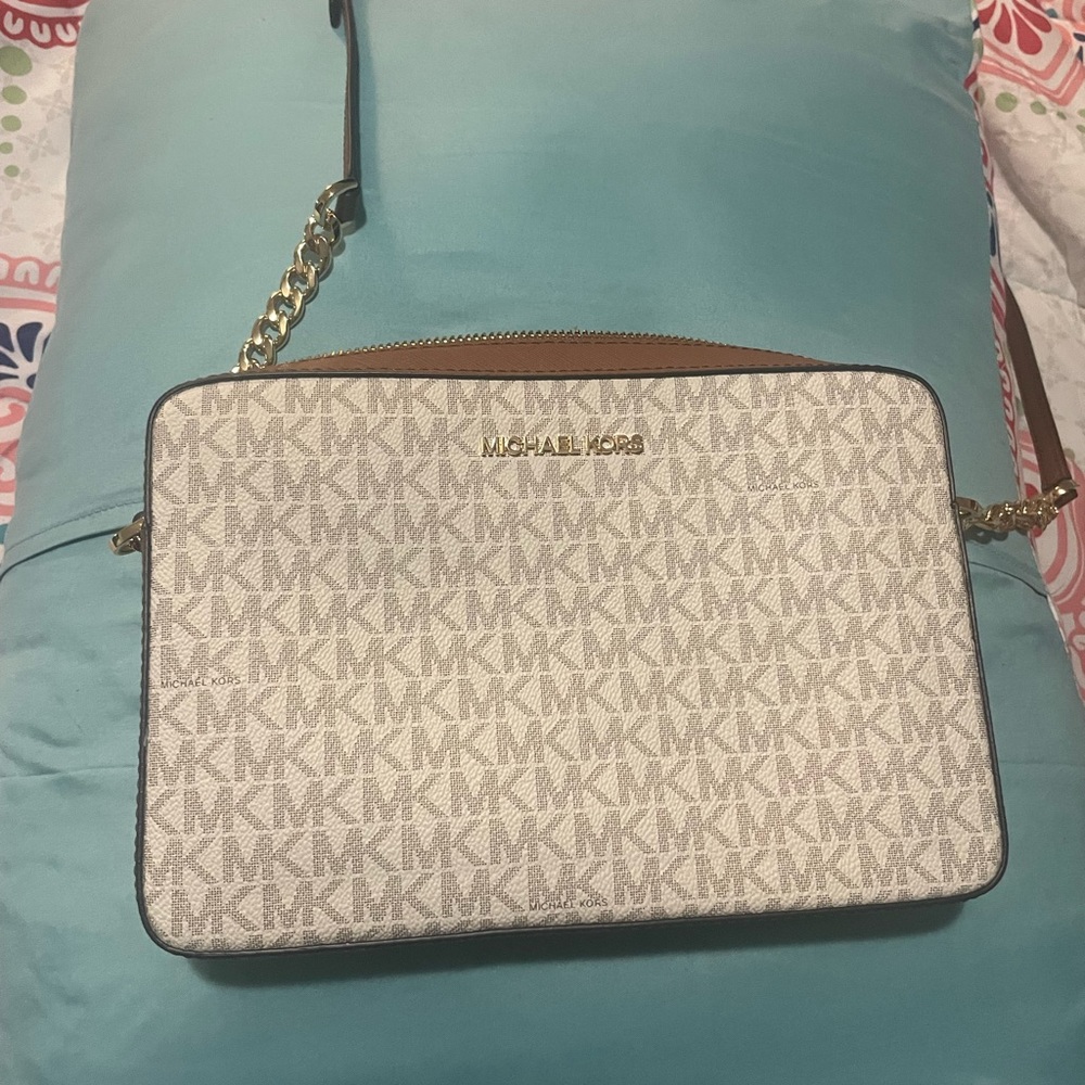Michael Kors Medium Jet Set crossbody
